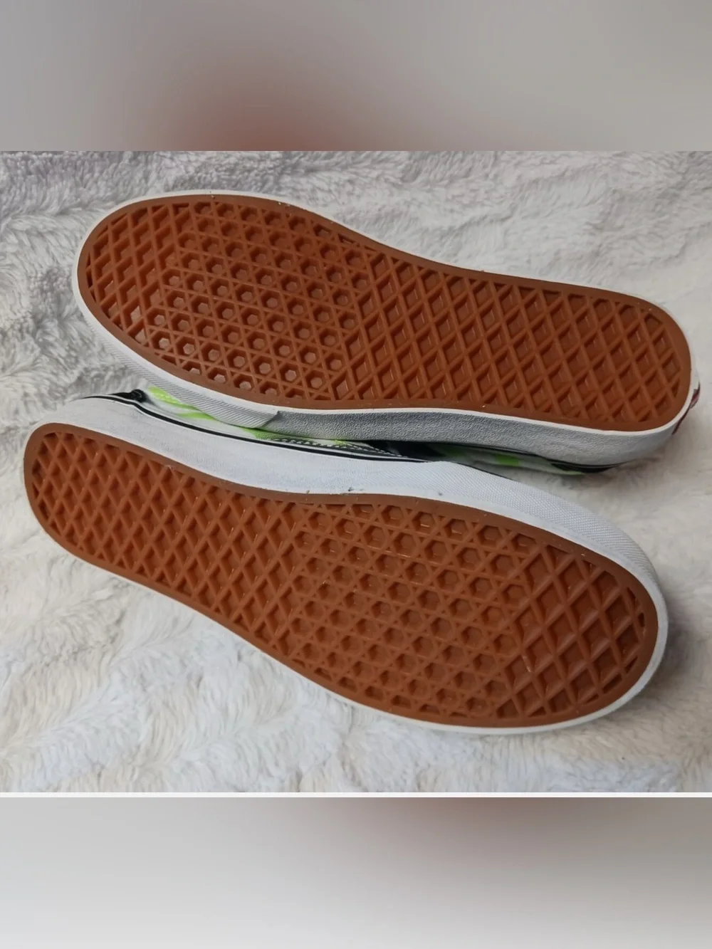Men’s Low-Top Vans Sneakers in Brown Sole and White Upper with neon green flame